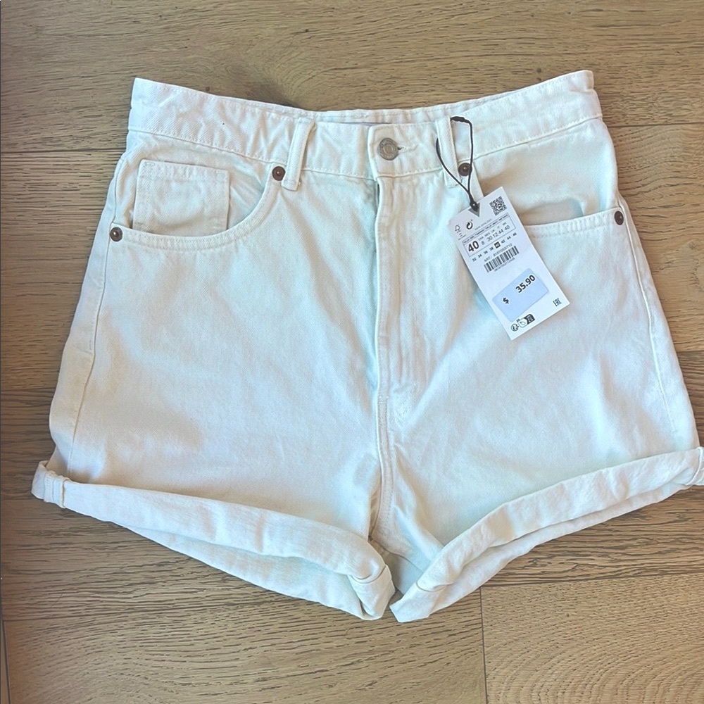 Zara White Jean Shorts “Mom” Style shorts N/W tags